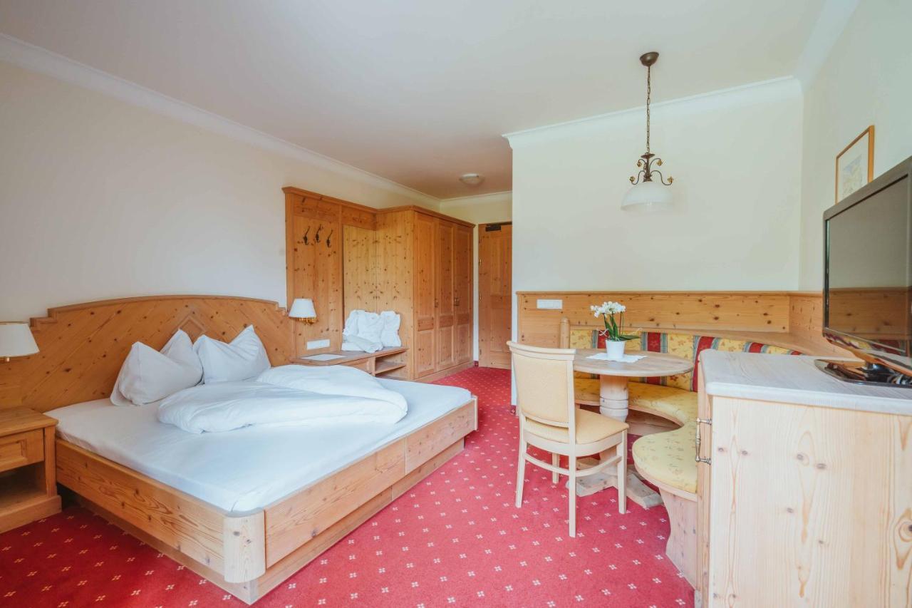 Wanderhotel Teiserhof Funes  Exterior foto