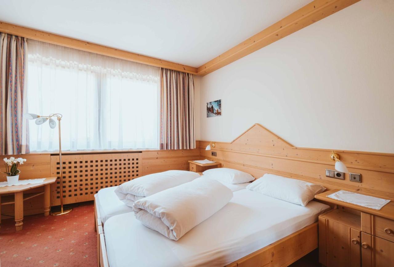 Wanderhotel Teiserhof Funes  Exterior foto