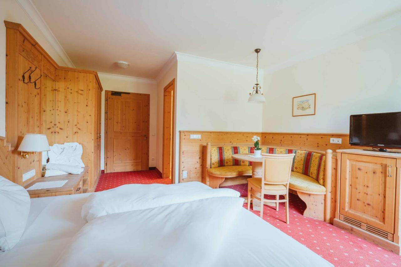 Wanderhotel Teiserhof Funes  Exterior foto