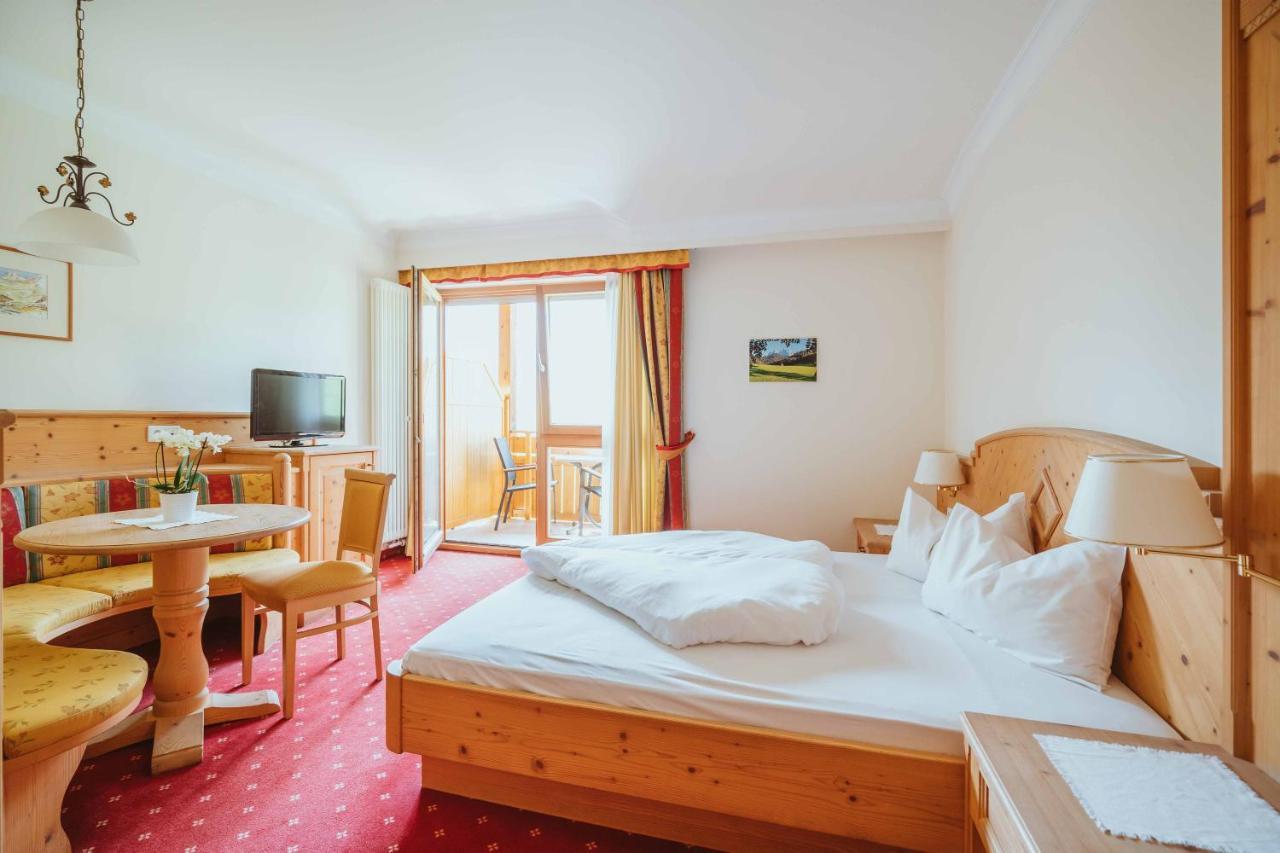 Wanderhotel Teiserhof Funes  Exterior foto