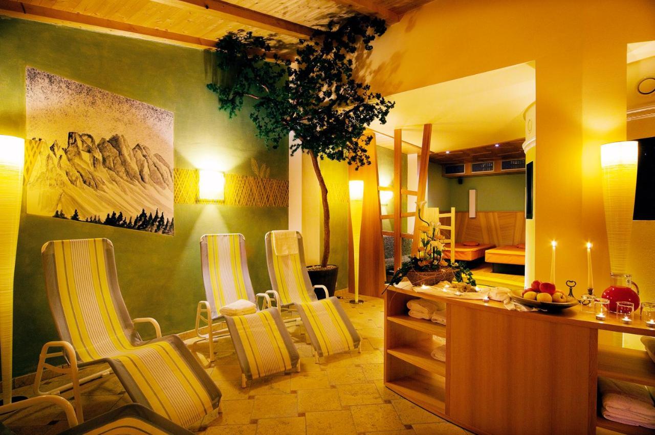 Wanderhotel Teiserhof Funes  Exterior foto